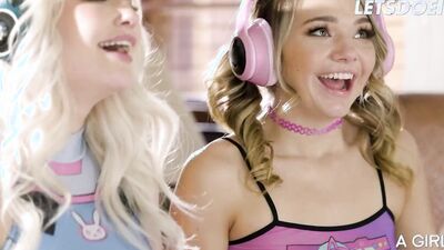 Gamer Girls Skye Blue, Angel Youngs & Mia Kay Lesbian Fuck After Gaming Session - A GIRL KNOWS