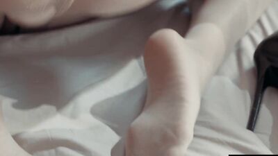 Her face covered in cum by her girlfriend's squirting dildo