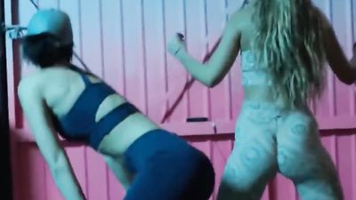 Sommer Ray every Time she Shakes her Ass!