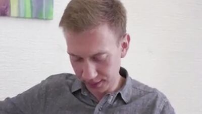 Cuckold Nerd watch how his Wife gehts fucked