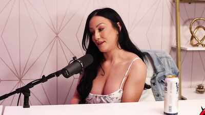 Jennifer White: Her Struggle for Sobriety, The Chaos of Gangbangs & Her 50 Creampie Scene