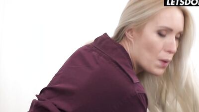 Gamer Girls London Keyes & Angelika Grays Play With Each Other's Pussy - A GIRL KNOWS