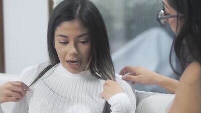Madison Wilde Seduces And Massages Latina Xxlayna Marie