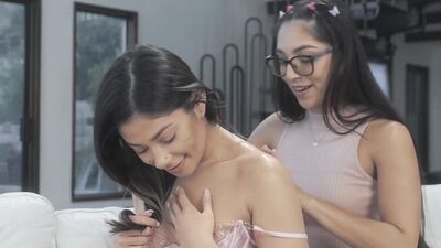 Madison Wilde Seduces And Massages Latina Xxlayna Marie