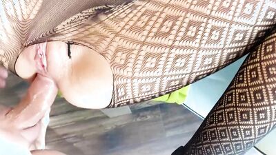 Tinder hottie takes dick in ass on first date