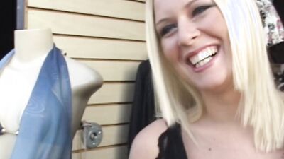 Riley and Leah Host A Pussy Pleasing Extravaganza