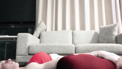 Fit Babe in Yoga Pants Stretches and Chats on Stream