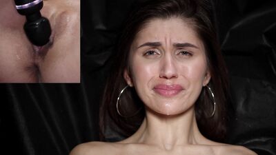 Tight pussy gets lots of orgasms playing 1 on 1 with the camera