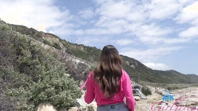 Vacation fun, taking amateur Serena Hill to the beach getting a blowjob and playing with her in the