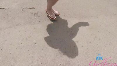 Vacation fun, taking amateur Serena Hill to the beach getting a blowjob and playing with her in the
