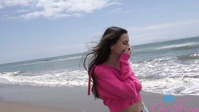 Vacation fun, taking amateur Serena Hill to the beach getting a blowjob and playing with her in the