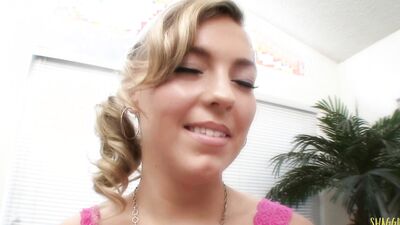 Spreading her young lesbian pussy wide to pussy eat it the mature way