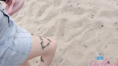 Hanging out with amateur babe Riley Rose on the beach and getting head on the road POV