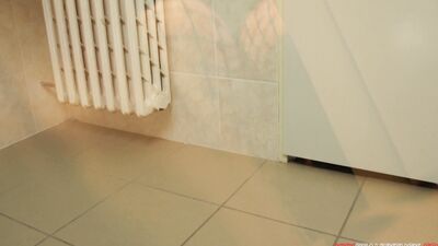 Scandal public in gas station toilet - Ricky Milada