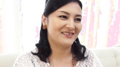 Showa-Era Girls: Her Beauty Doesn’t Fade Even At Her Age Vol. 2-6