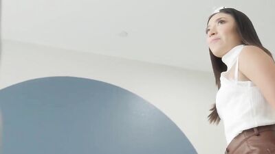 Realtor Uses His Cock To Seal The Deal With Amber Summer