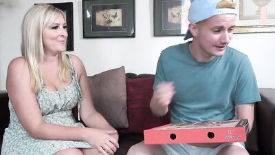 Aunt Judy's XXX - Busty BBW MILF Charlie Rae Gets Creampied by the Pizza Guy