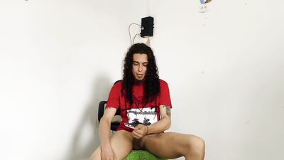 "WHAT DO YOU DO WITH MY CELL PHONE?" Stepmom caught her stepson masturbating and helps him fast. PORN IN SPANISH