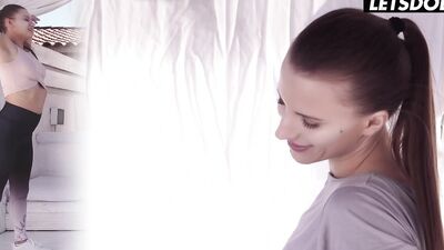 Hot Lesbian Couples have Blissful Sex - A GIRL KNOWS