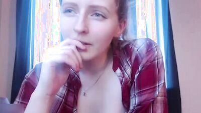 Random Livestream Clip: Some Twerking, Showing Curvy Body