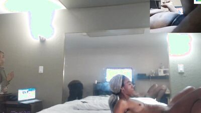 Webcam Ebony Shows off The Curves