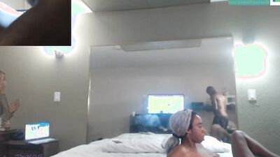 Webcam Ebony Shows off The Curves