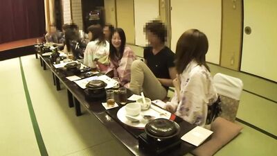 On a company trip to a hot spring, I took a female employee back to my room and had sex with her!