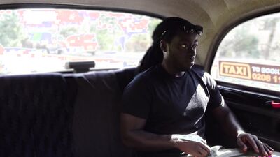 NO WAY ???? She Sucks his Big Black Cock when the Traffic Lights Go Red - VIRAL - Female Fake Taxi