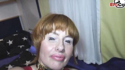 Rothaarige deutsche Milf fickt mit fremdem Mann in Wohnmobil