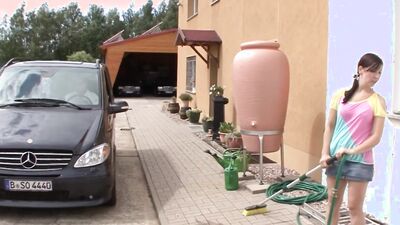 Stepdad shows stepdaughter how to wash the car and pussy