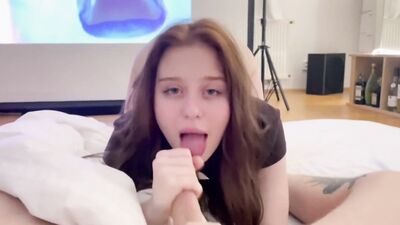 My girlfriend loves to suck and jump on a dick