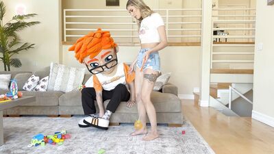 Athletic Emily Tackles a New Workout: The PornDudeCasting Challenge.