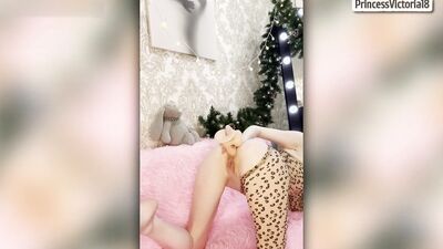 TEACHER SQUIRTED FROM ANAL SEX WITH A 24-CENTIMETER DICK