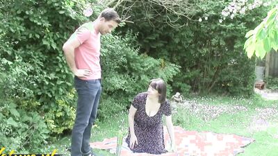 Perfect Natural Tits Housewife Tigger Gets Banged Outside By The Gardener