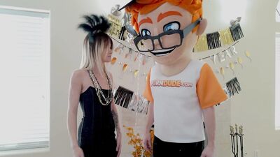 New Year's Bang: Nicole Nichols Gets PornDude's Big Dick Decoration!