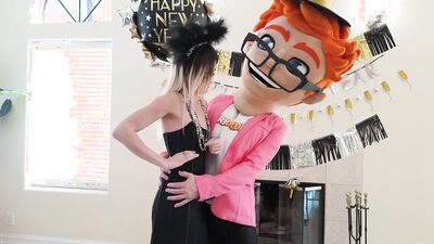 New Year's Bang: Nicole Nichols Gets PornDude's Big Dick Decoration!