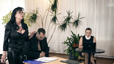 MATURE4K. Old Elle with huge tits fucked her gardener in doggy and ended up in court