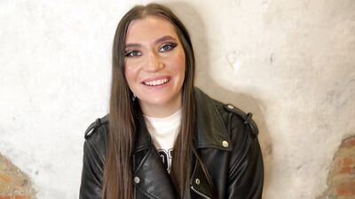 In the mouth or on the tummy? Neverlove fan got a big cumshot in her mouth