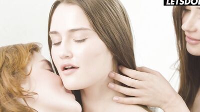 Teen Models Have Amazing Lesbian Threesome - A GIRL KNOWS