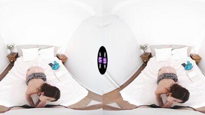 Valentina Lapiedra Drops Her Book For A Thick Cock - TmwVRnet