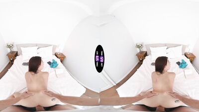 Valentina Lapiedra Drops Her Book For A Thick Cock - TmwVRnet