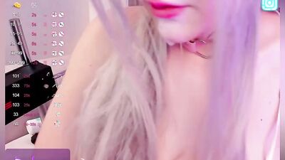 Cute cosplayer takes a big dildo bringing herself to extreme orgasm