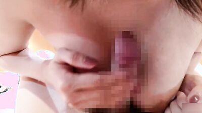 Japanese babe with hot body blows a guy and gets fucked after