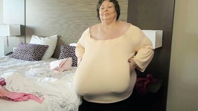 Bouncing big natural boobs