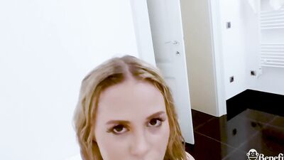 Wet blonde – Maya Rose plays with herself in the tub and gets soaking wet | Benefit Monkey