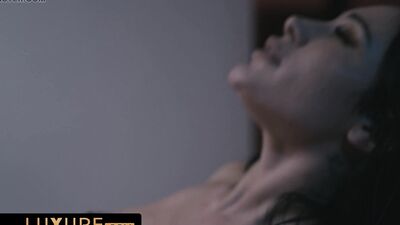 Lola Bellucci's sexy surprise