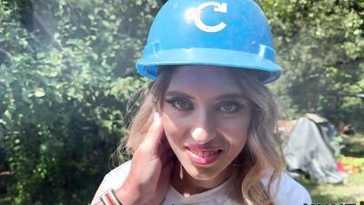 HUNT4K. Sexy Fanta Sie fucks with old Hunter for her annual salary in public