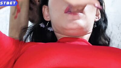 DESCUBRI A MI DULCE VECINA CALIENTE CON SU JUGUETE - PORNO EN ESPAÑOL