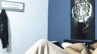 My girlfriend asks me to fill her pussy.