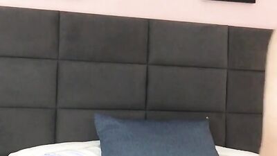 I fill my girlfriend's pussy and we fuck until we have orgasm